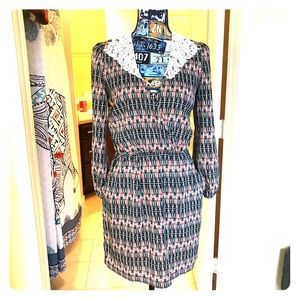 Adorable lace dress with pockets